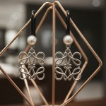 İkonik Monogram Küpe